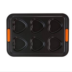 Le Creuset Black Heart-Shaped Muffin Pan